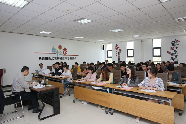 a81ca7c87bd84fb783c8e8ef0eadacf9.jpg 03校党委书记李兴旺为团学干部上党课.jpg