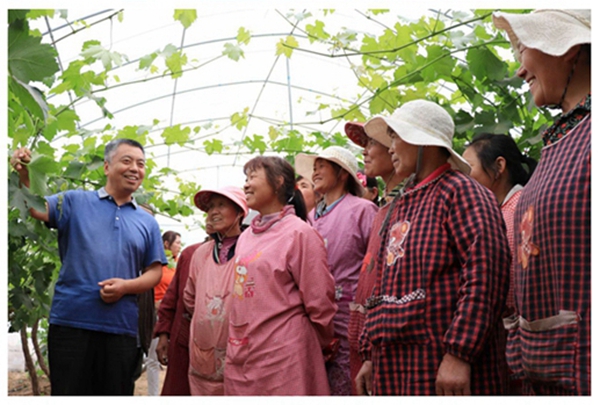 2fb9faa9bebc49efaceecbc30aa658df.jpg 张宗勤_副本.jpg