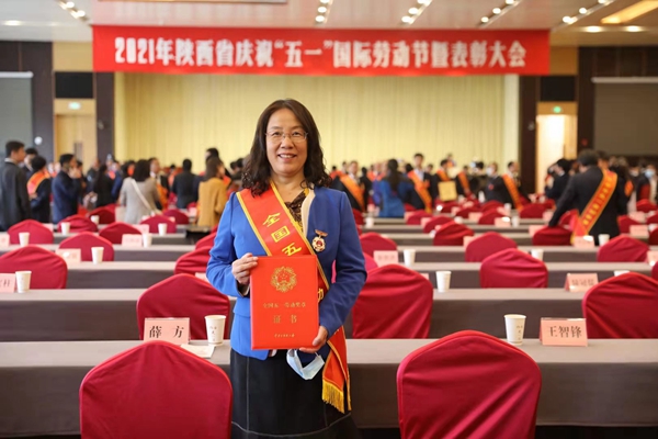 9c267b41385e4346a5ec7b48fe3e5d33.jpg 黄丽丽_副本.jpg